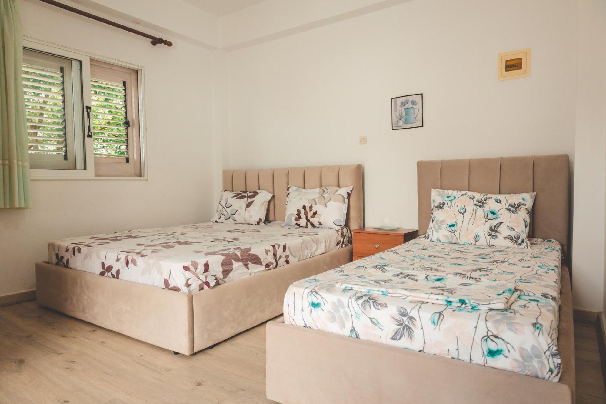 Rooms By The Sea Himare Esterno foto