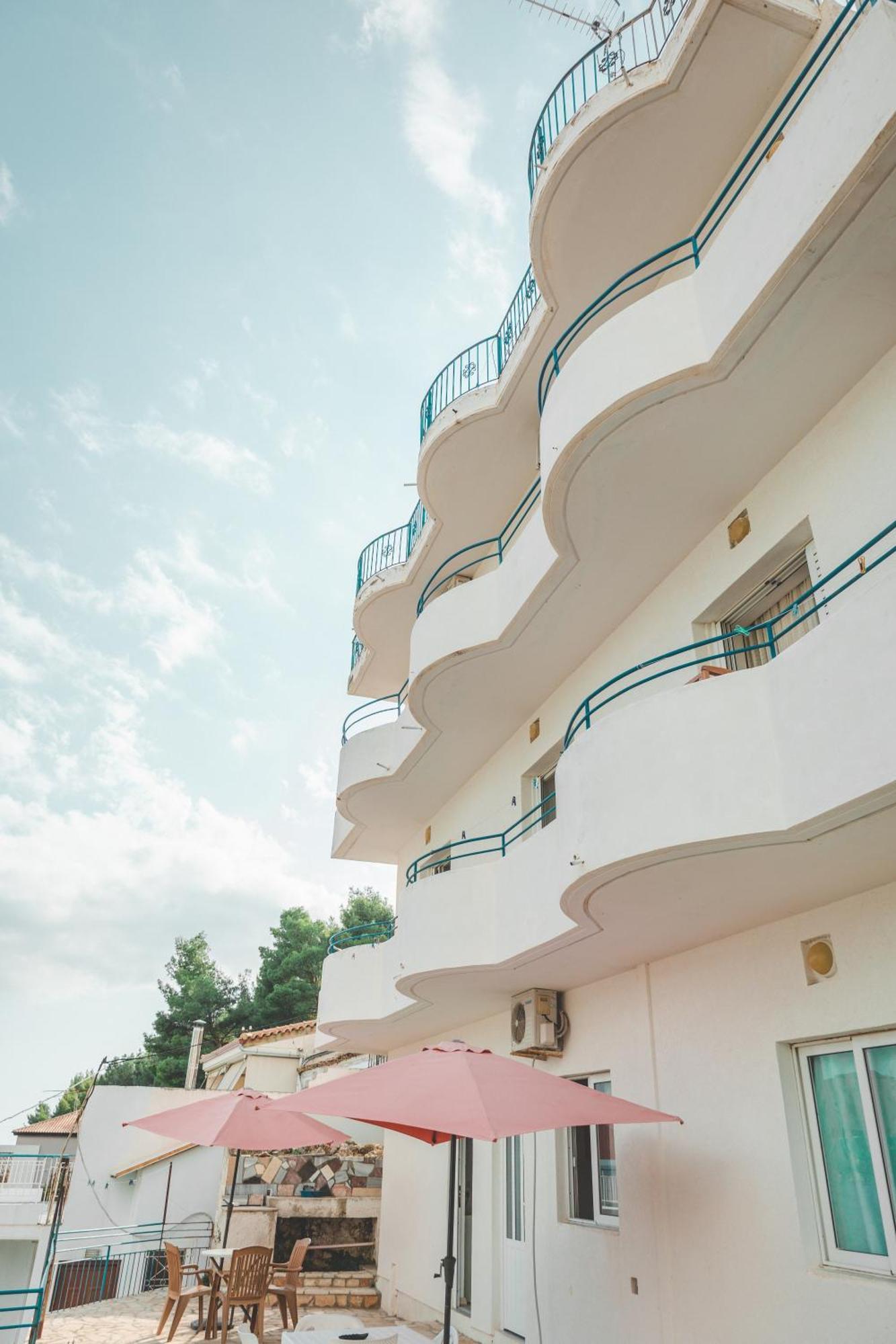 Rooms By The Sea Himare Esterno foto