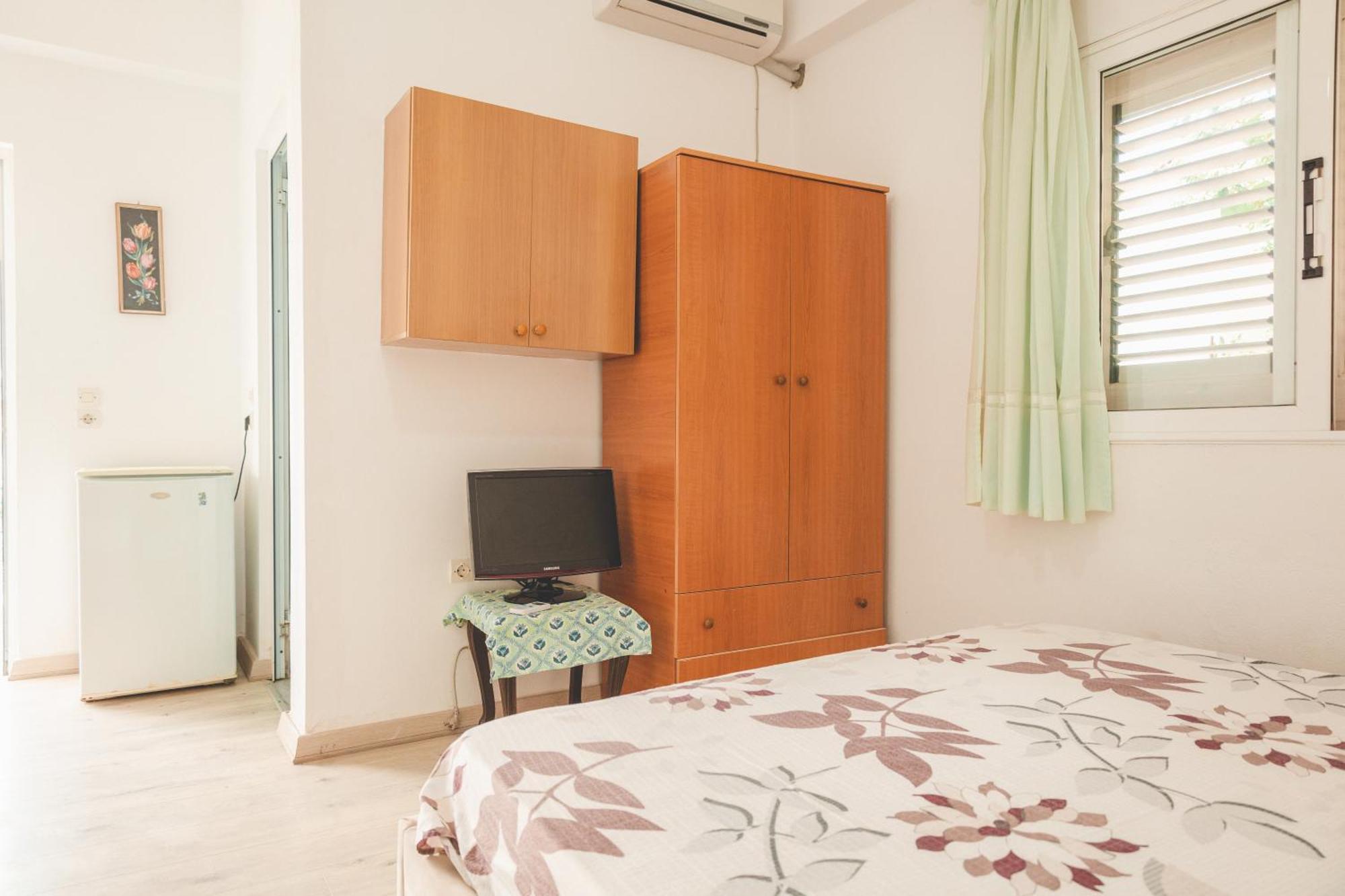 Rooms By The Sea Himare Esterno foto