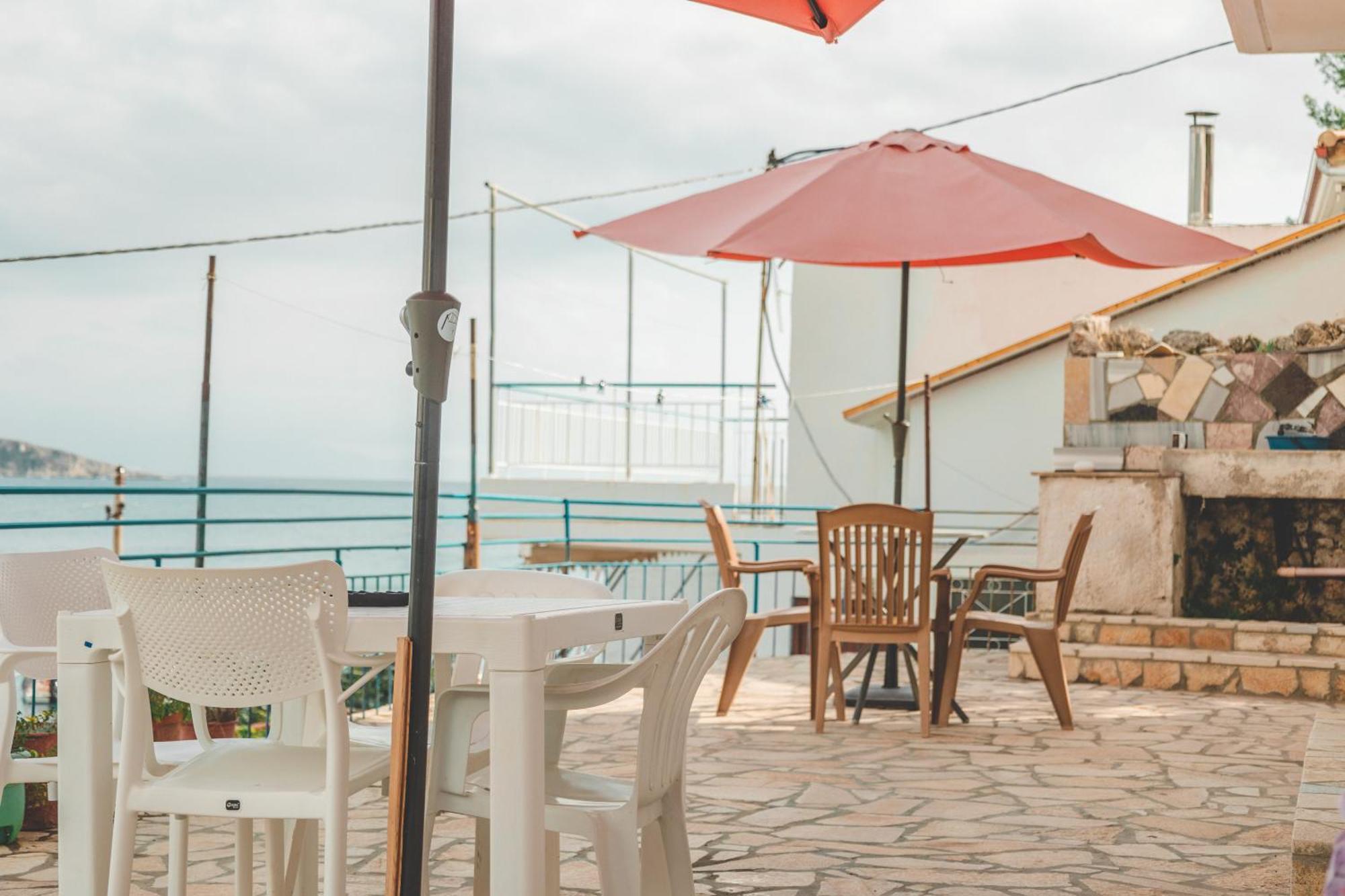 Rooms By The Sea Himare Esterno foto