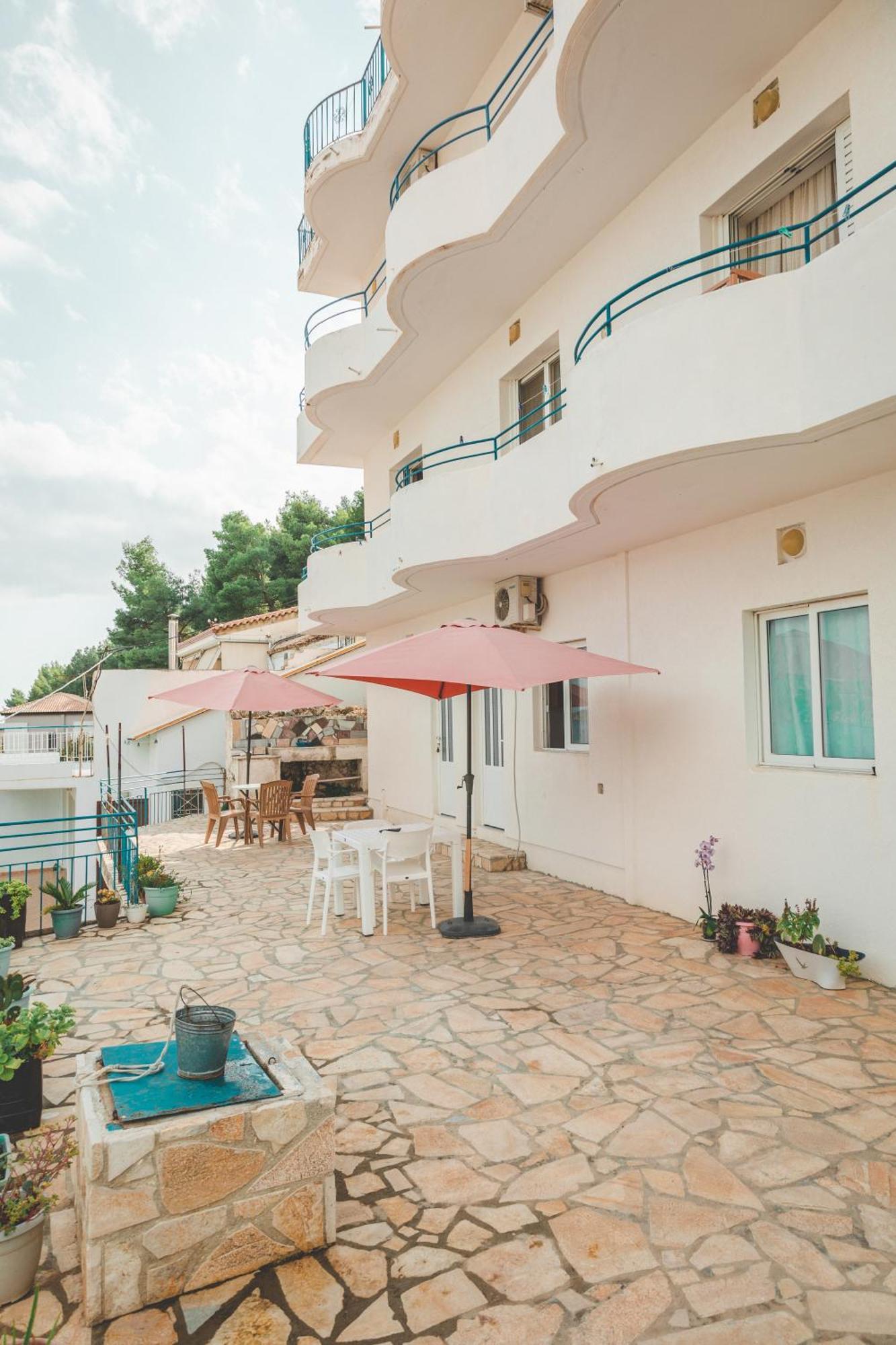 Rooms By The Sea Himare Esterno foto