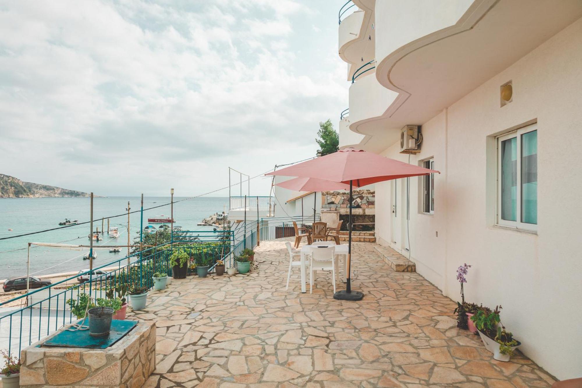 Rooms By The Sea Himare Esterno foto