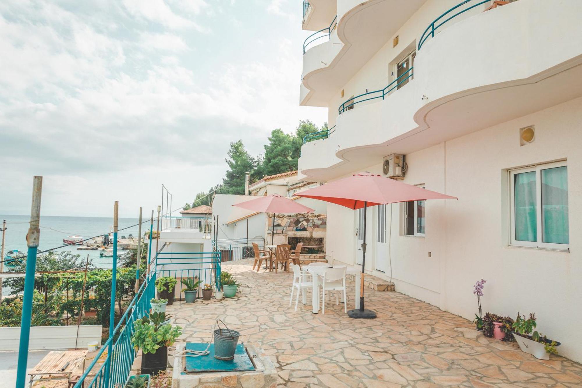 Rooms By The Sea Himare Esterno foto