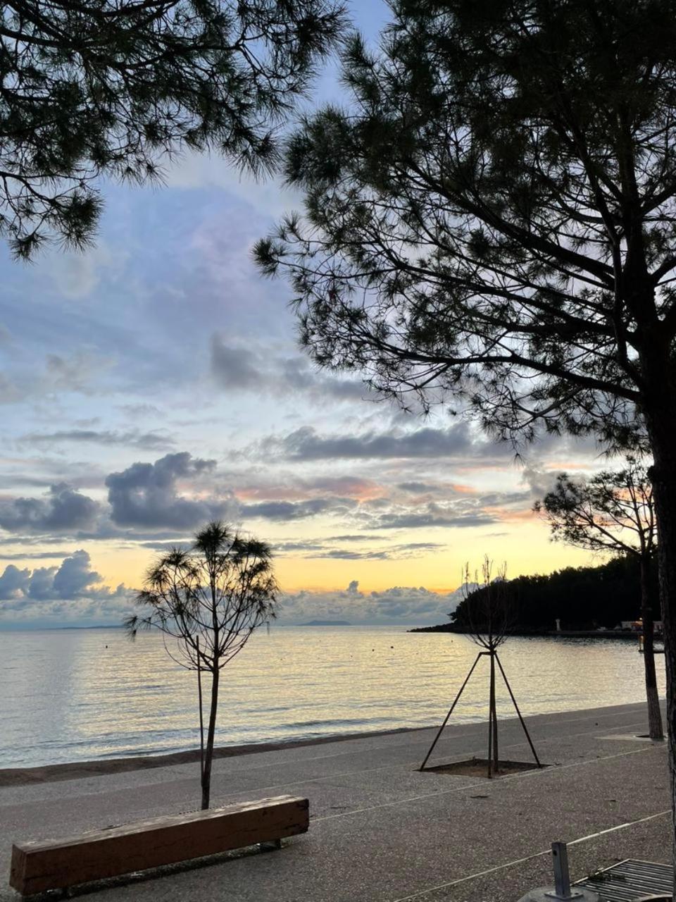 Rooms By The Sea Himare Esterno foto