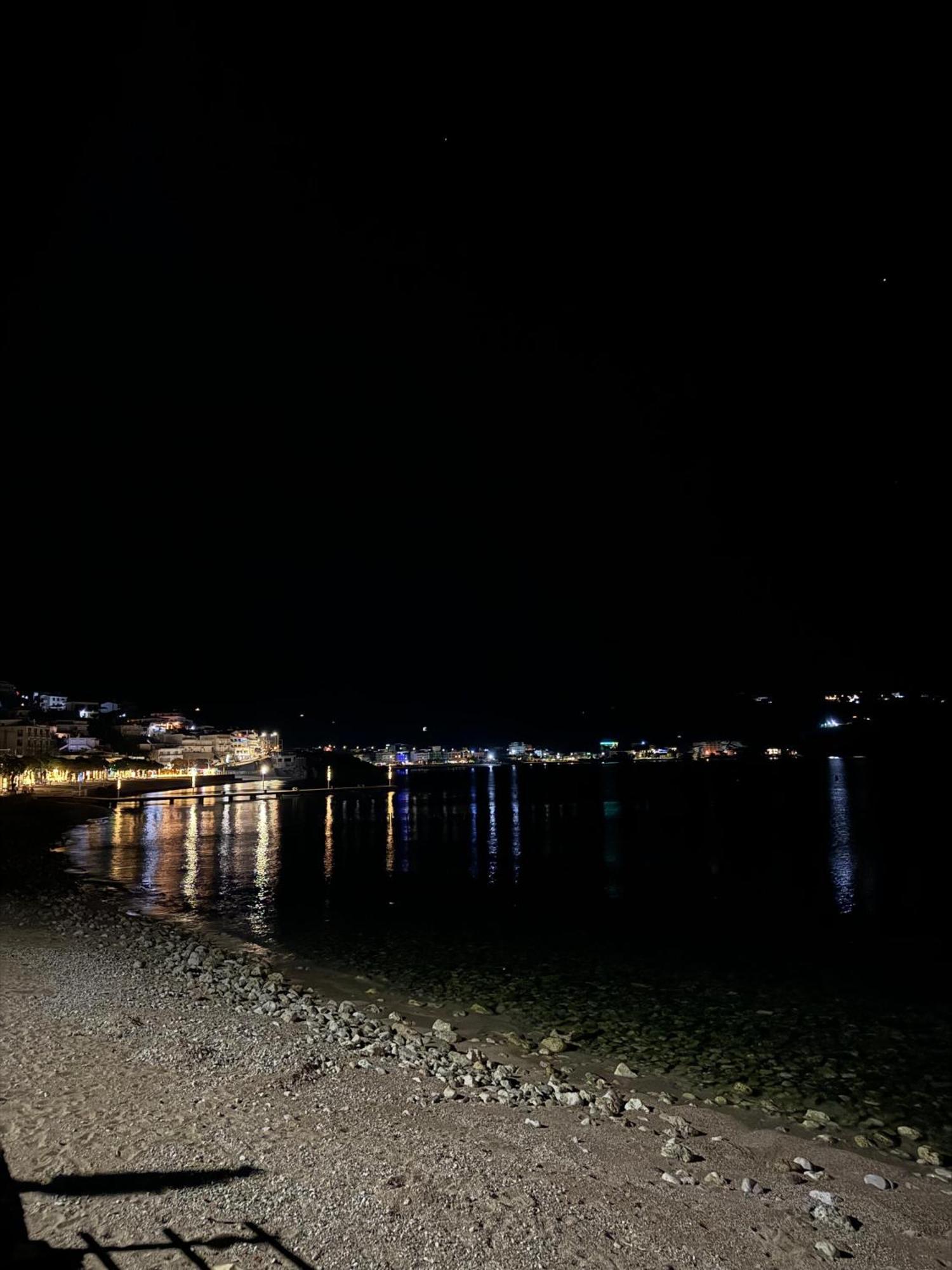 Rooms By The Sea Himare Esterno foto